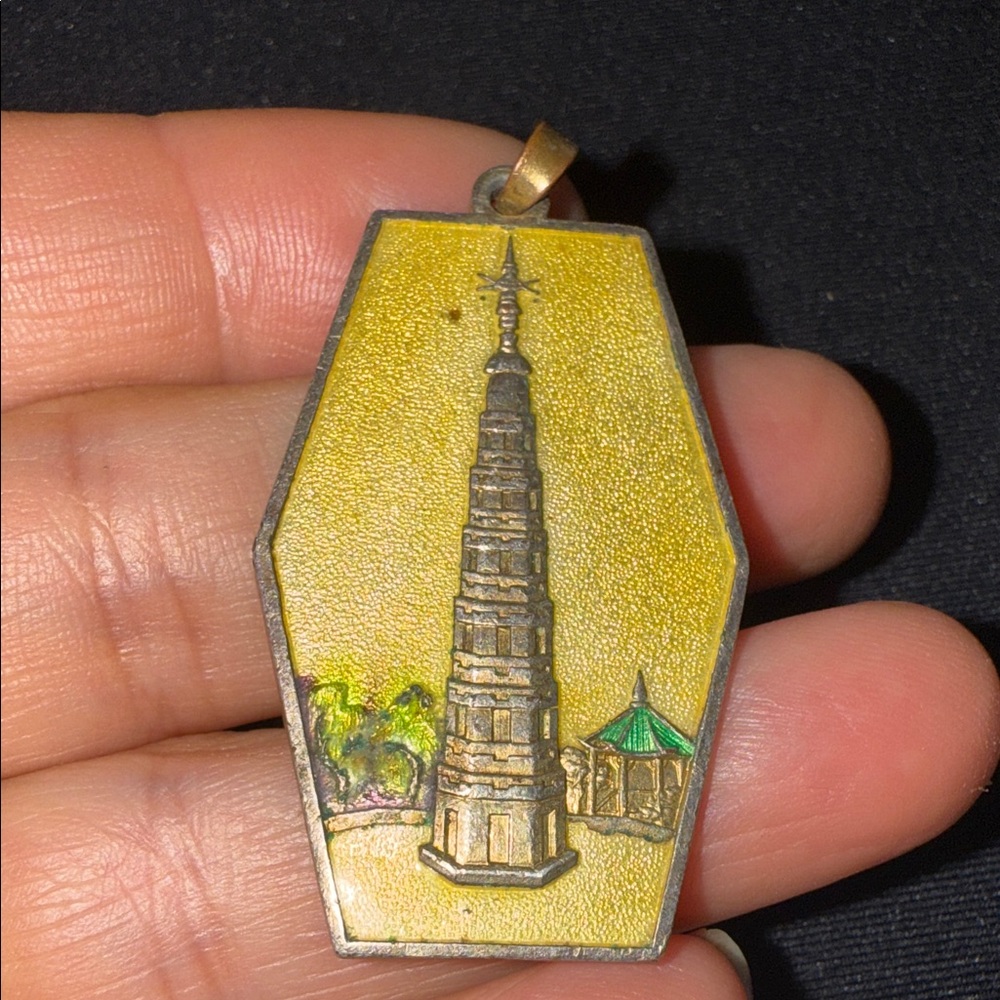 Gold and Green Pagoda Pendant pendants enamel Chinese vintage - Picture 6 of 6